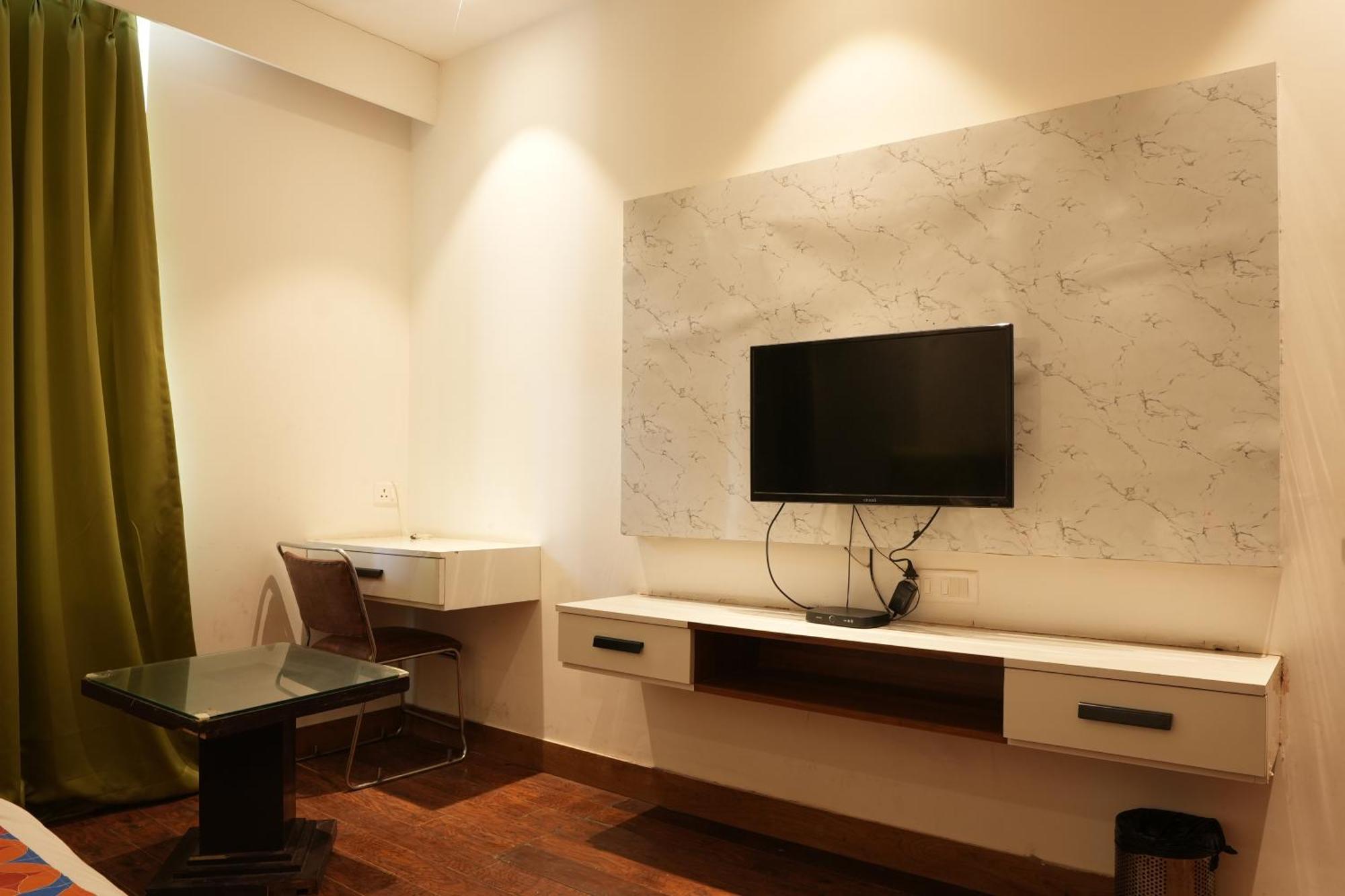 Hotel Elite Sector 45 I Gurgaon Central I Couple Friendly Exterior foto